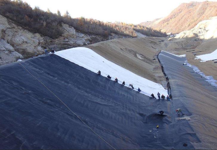 午夜精品一区二区三区在线视频膜下麵細砂及砂礫石的墊層施工方法