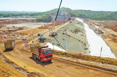 粉噴樁加午夜精品一区二区三区在线视频合成材料加固軟土路基的構想